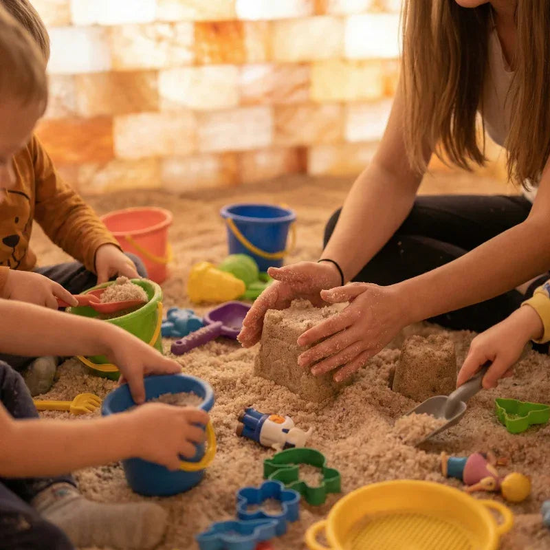 Játékos képességfejlesztés a Sóbuda só homokozójában kisgyerekeknek